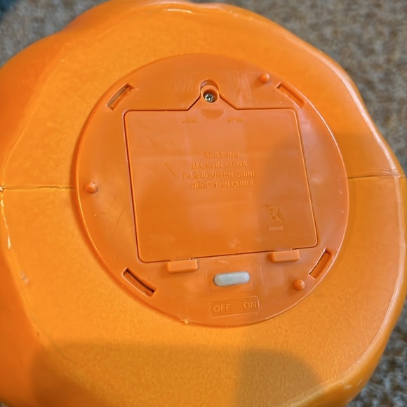 Hyde and Eek Lit Pumpkin Arm/Hand - new with tags - Picture 4 of 6